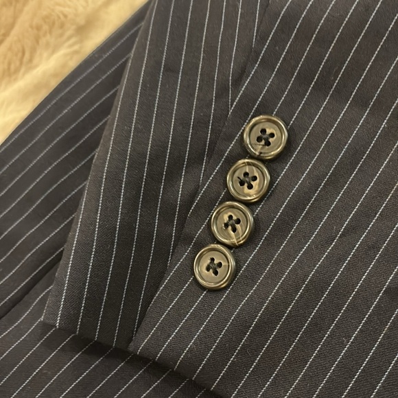 Mens Lauren Ralph Lauren navy pinstripe wool blazer, size 42R, EUC - Picture 3 of 6